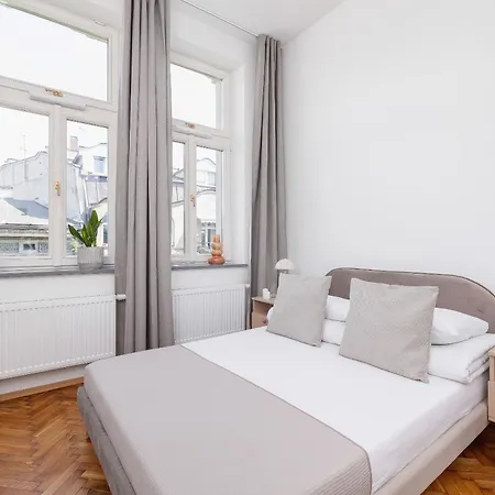 2 Bedroom With Ac - Augustianska 1 Apartamento Cracovia